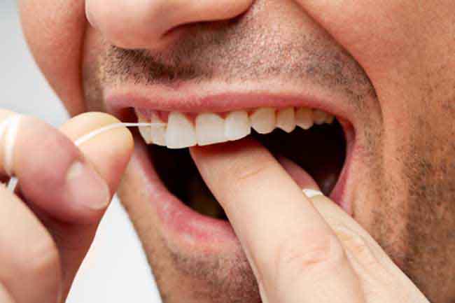 मसूड़ों के लिए फायदेमंद फ्लॉसिंग